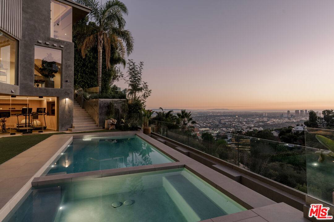 1778 Viewmont Dr 5BR Sunset Strip La