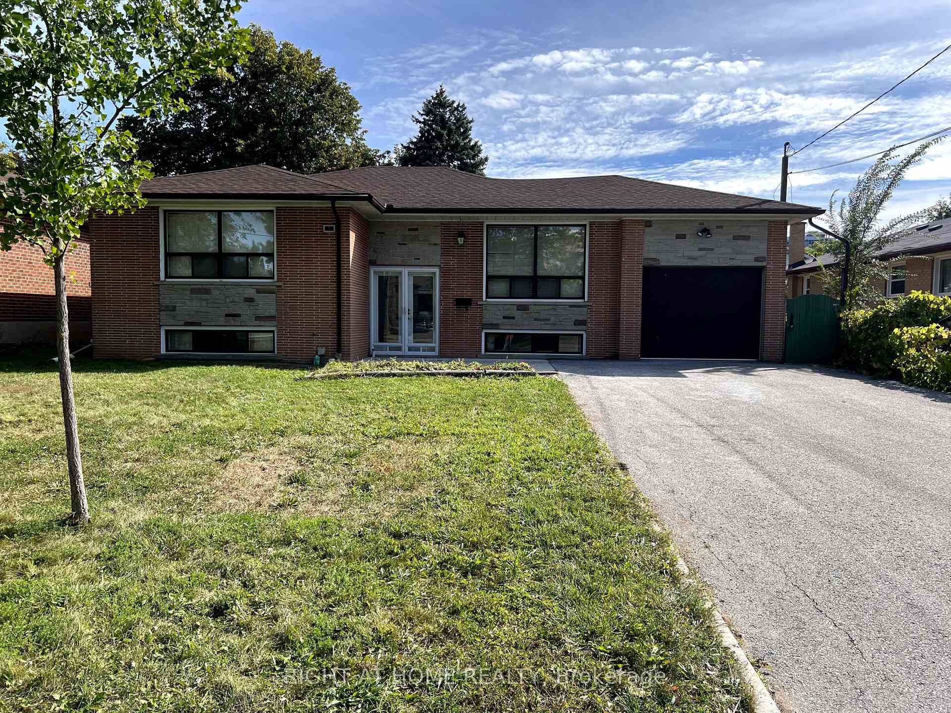 Leasing A Well Maintained Room Located In A Prime Location.