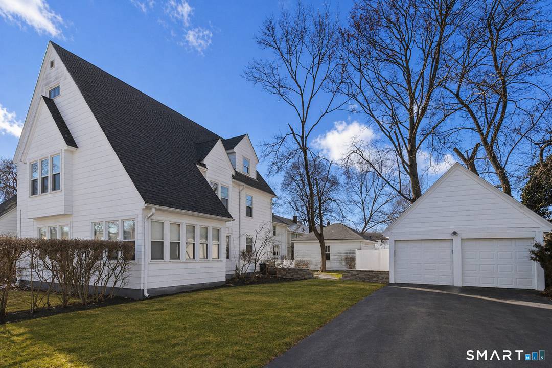 955 Chapel Street, New Haven, CT Westville This is not your typical two family.