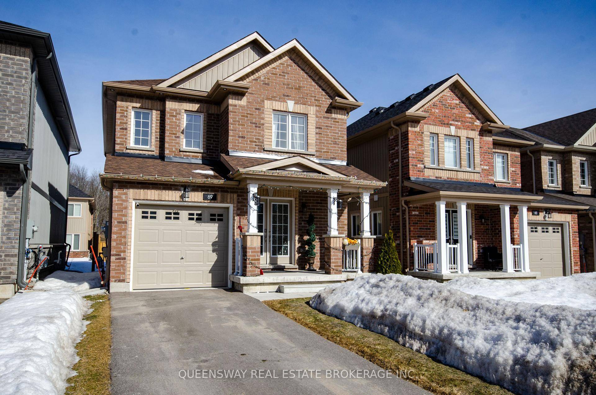 Welcome to the beautifully upgraded Devlin model offering the perfect blend of modern style and comfort !