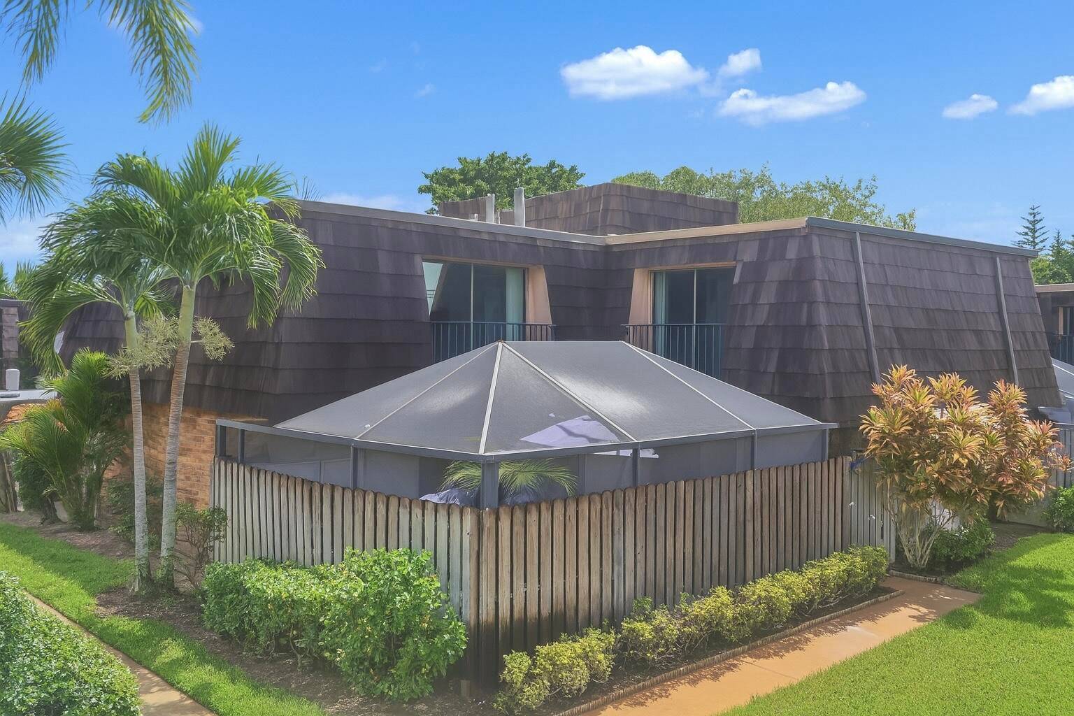 Welcome to this beautifully maintained townhouse in Vero Beach, just minutes from the sandy shores and vibrant coastal lifestyle.
