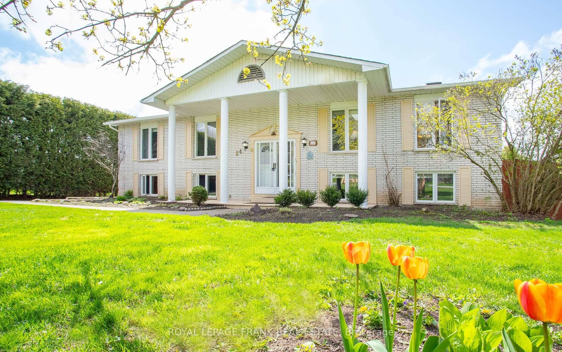 This spacious, 6 bedroom, all brick, Royal built raised bungalow in wonderful Greenbank has the perfect layout to accommodate a large or extended family, with ideal potential for two separate ...