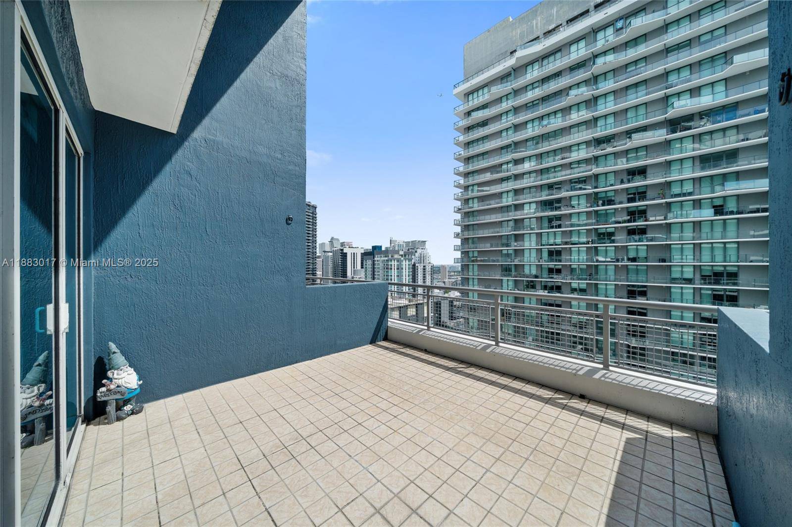 Welcome to living in the heart of Brickell, Miami !