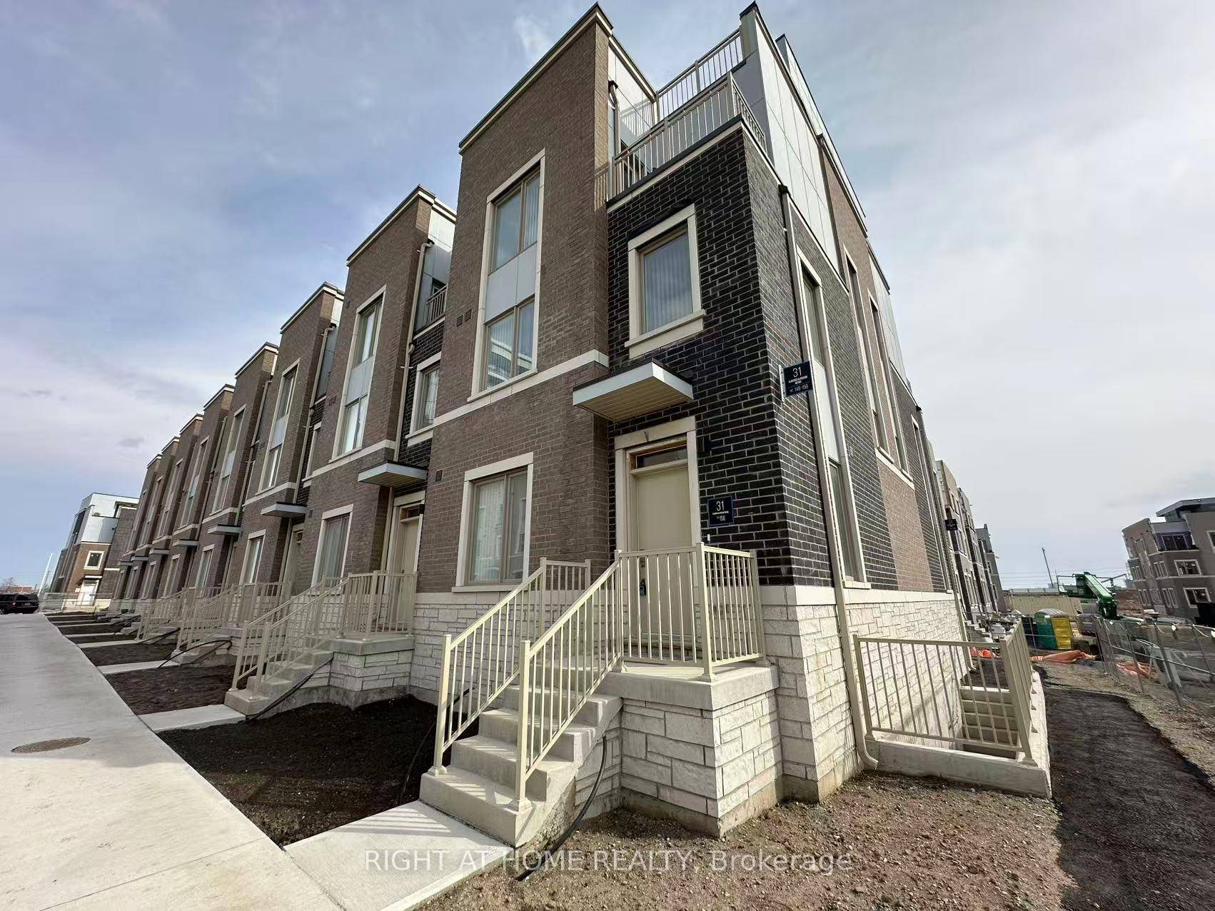 Newly Full 3 bedroom Townhouse Located at Mobilio Town Developed by Menkes.