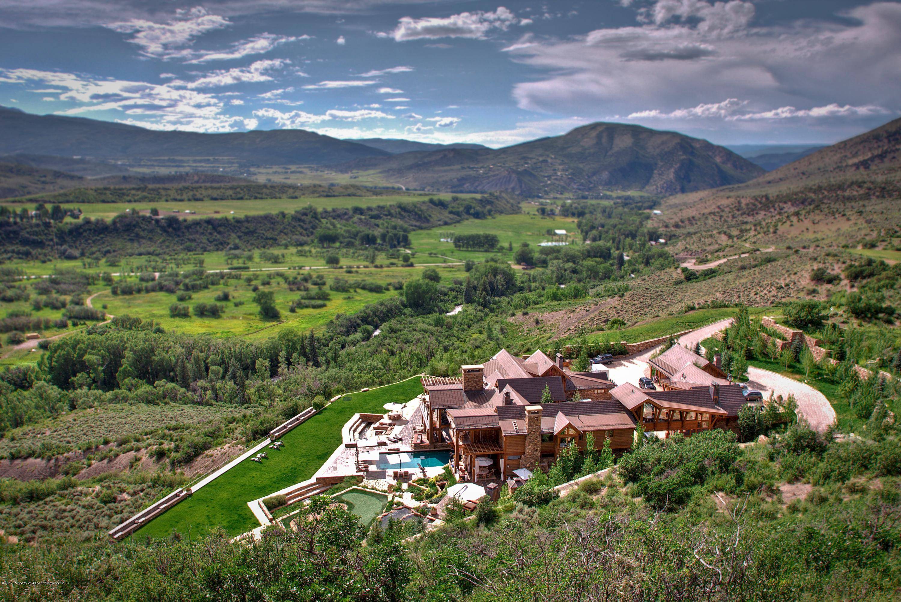 Taking its name from surrounding Snowmass Mountain, Capitol Peak, Mount Daly and Mount Sopris, Four Peaks Ranch is the consummate mountain sanctuary.