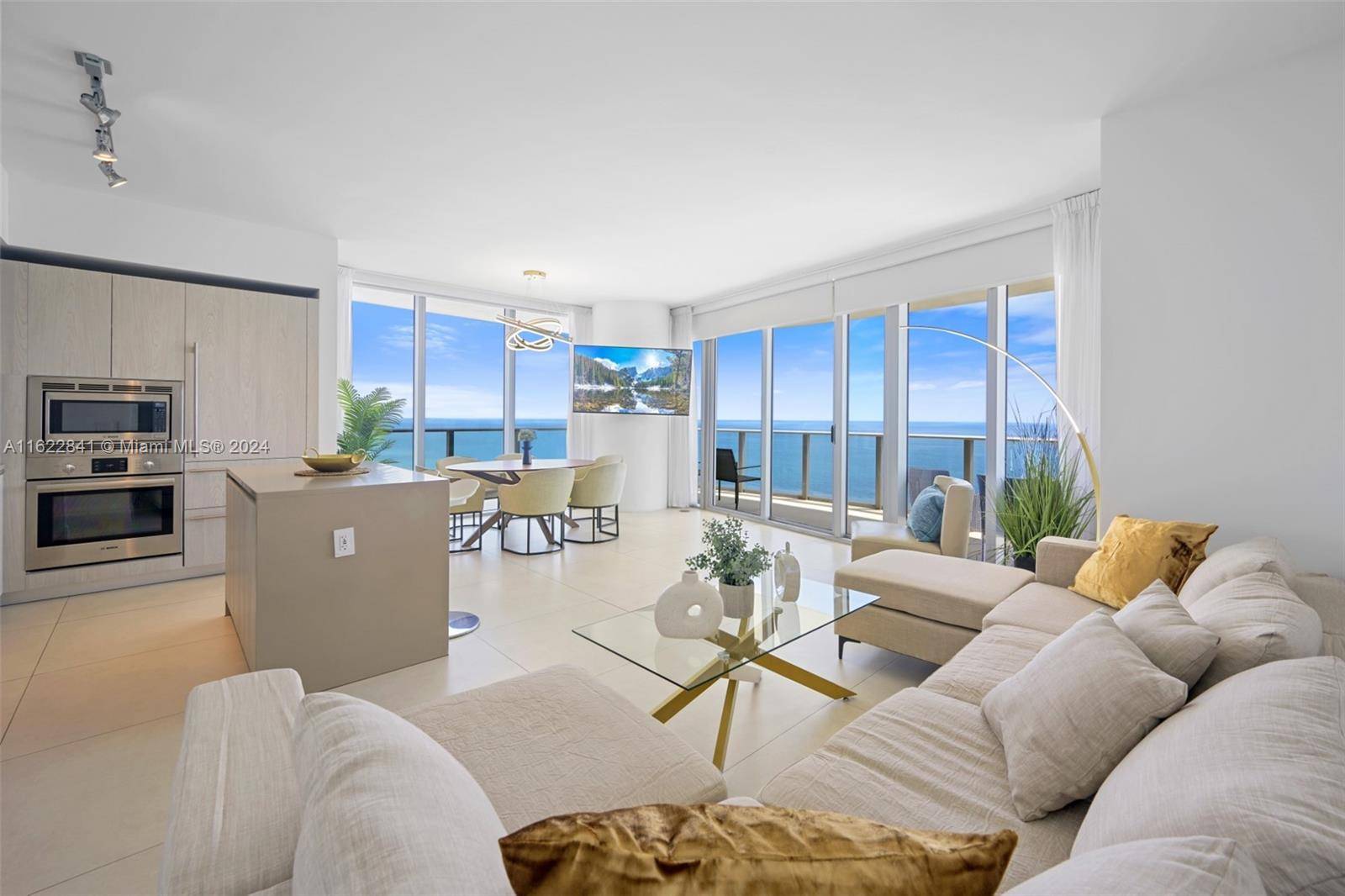 Best deal at Hyde ! Only ocean front line for a 2bed.