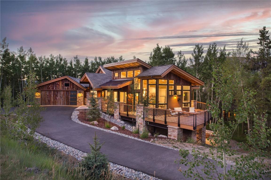 Nestled in the aspens of the prestigious Three Peaks Raven Golf Club community, this premium new build serves as a testament to the artful fusion of nature and luxury living.