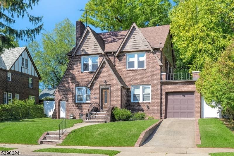 Fabulous 5 bedroom 2. 5 baths with full finished basement in heart of Teaneck.