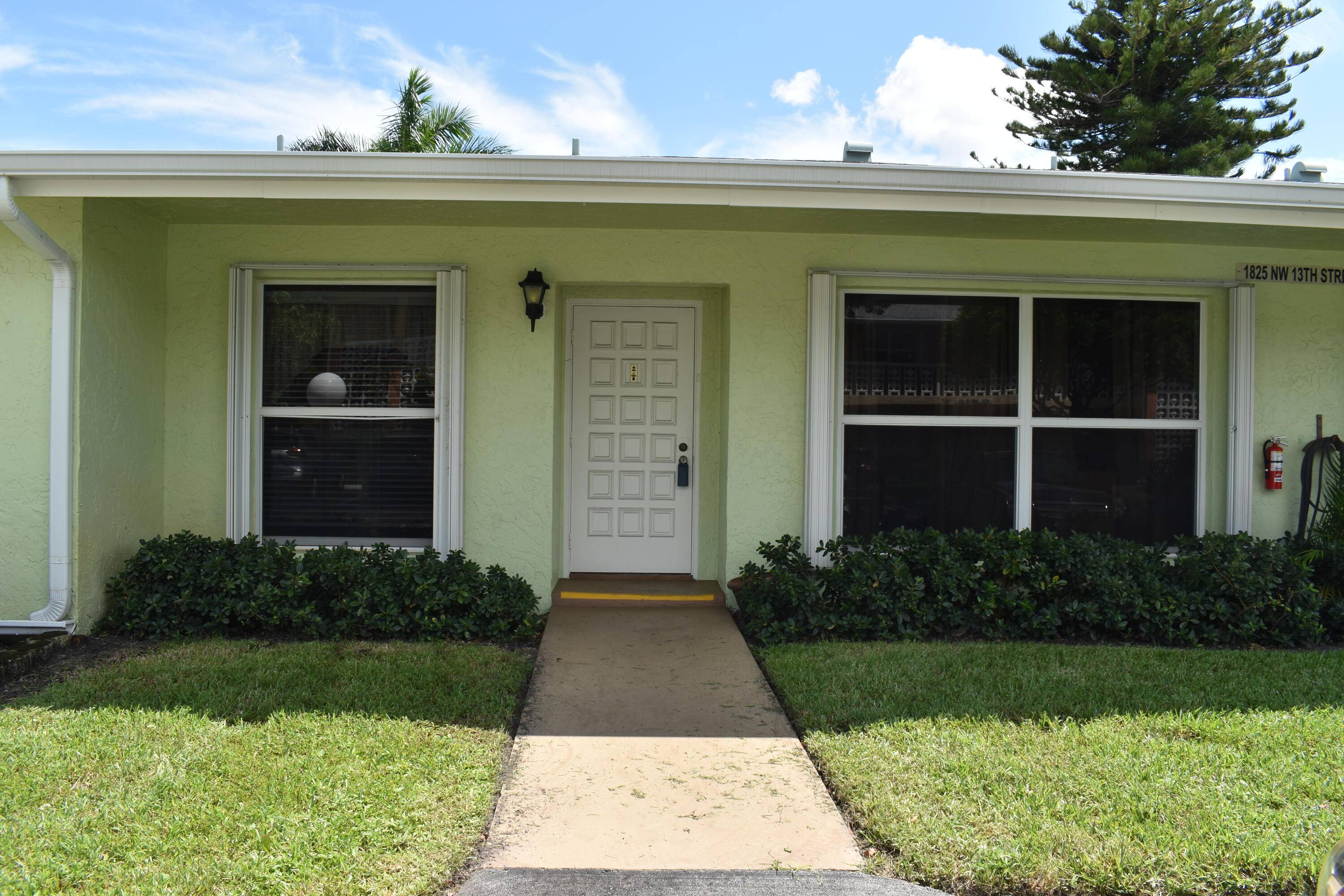 ACTIVE 55 COMMUNITY TILE THROUGHOUT UNIT NEW WASHER AND DRYER GRANITE COUNTER TOPS IN KIT STAINLESS STEEL APPLIANCES HALF BATH HAS BEEN RENOVATED WALK IN CLOSET IN MASTER ACCORDION SHUTTERS ...