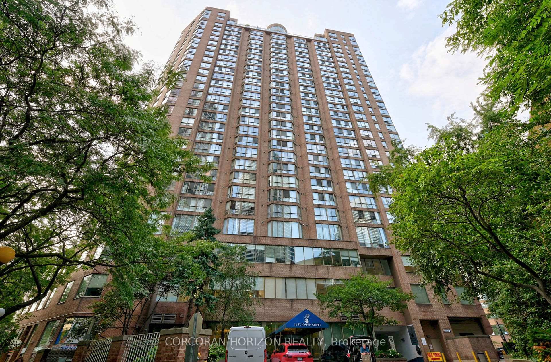 Spacious 1 Den with Stunning City Views Versatile layout featuring an enclosed Den with a window, large enough for a second bedroom or private office.