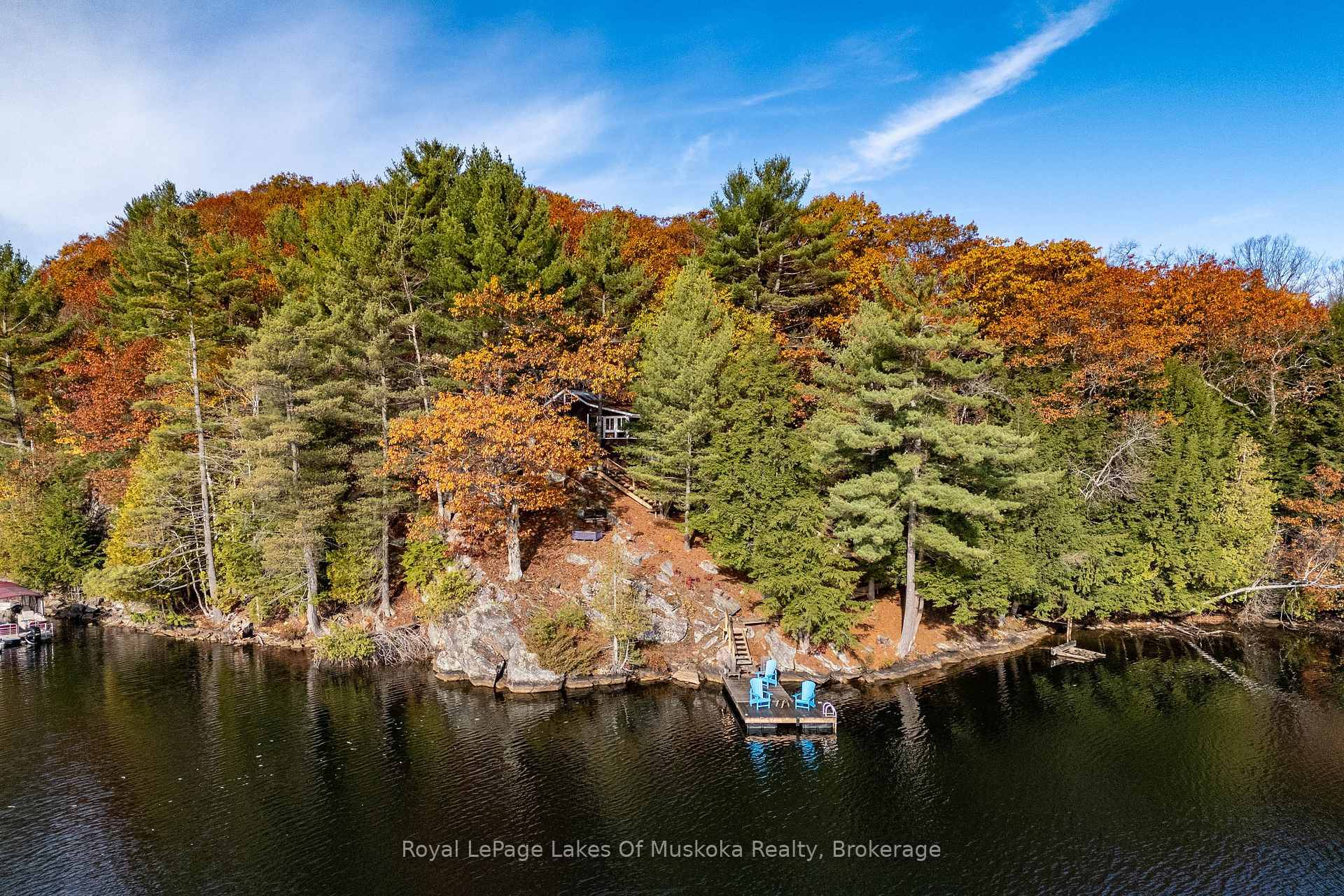Wonderful summer cottage retreat on pristine Skeleton Lake !