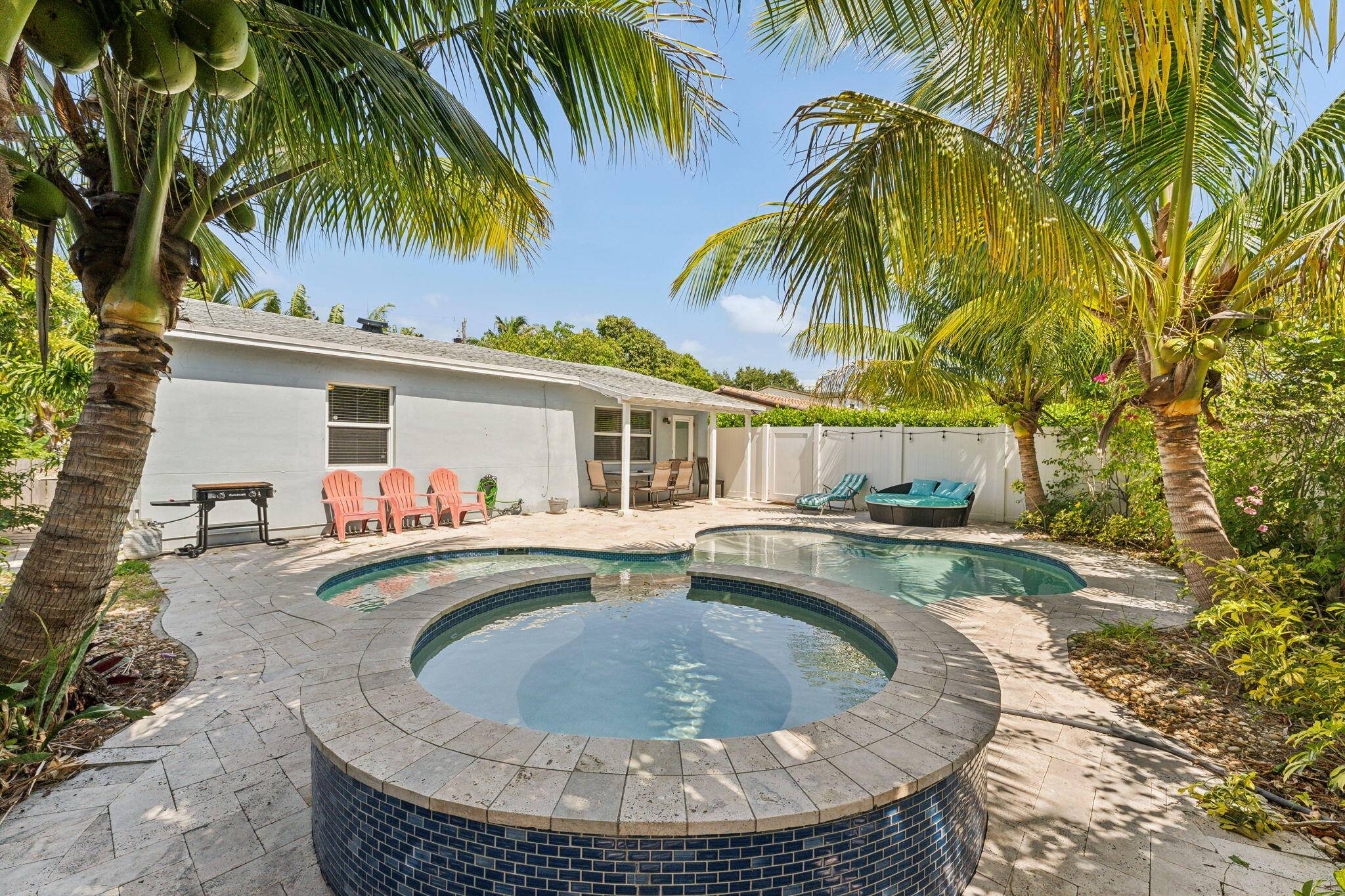 Incredible 2 for 1 deal on this 3bed 2bath property.