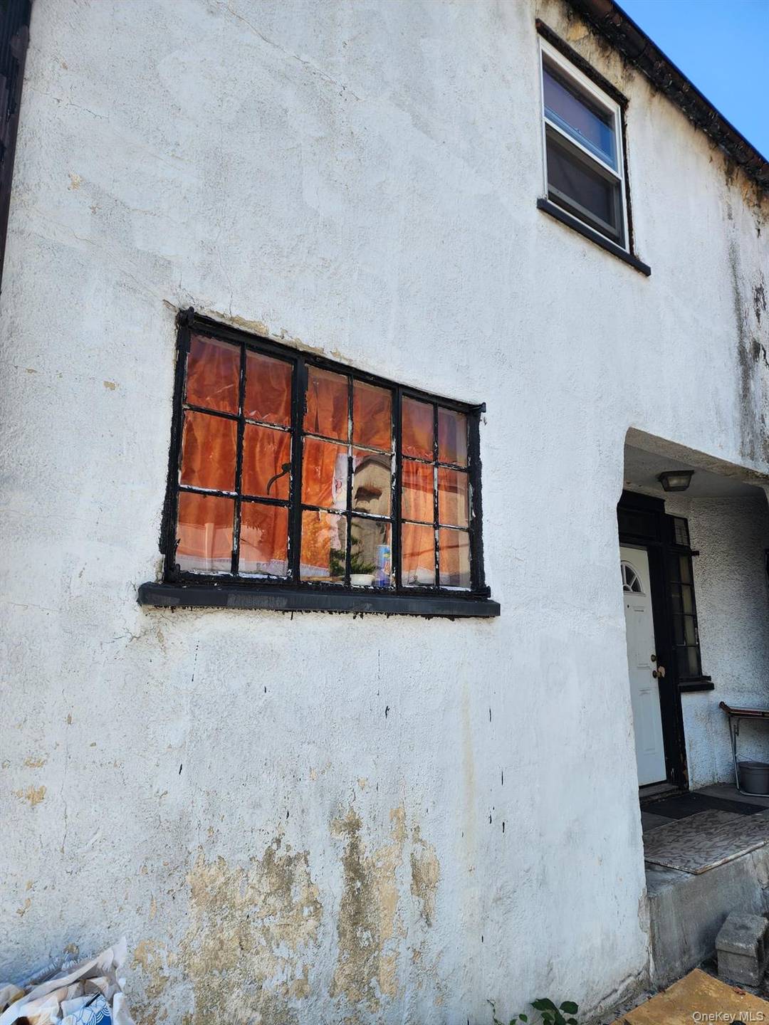 Welcome to 19 E Lincoln Avenue.