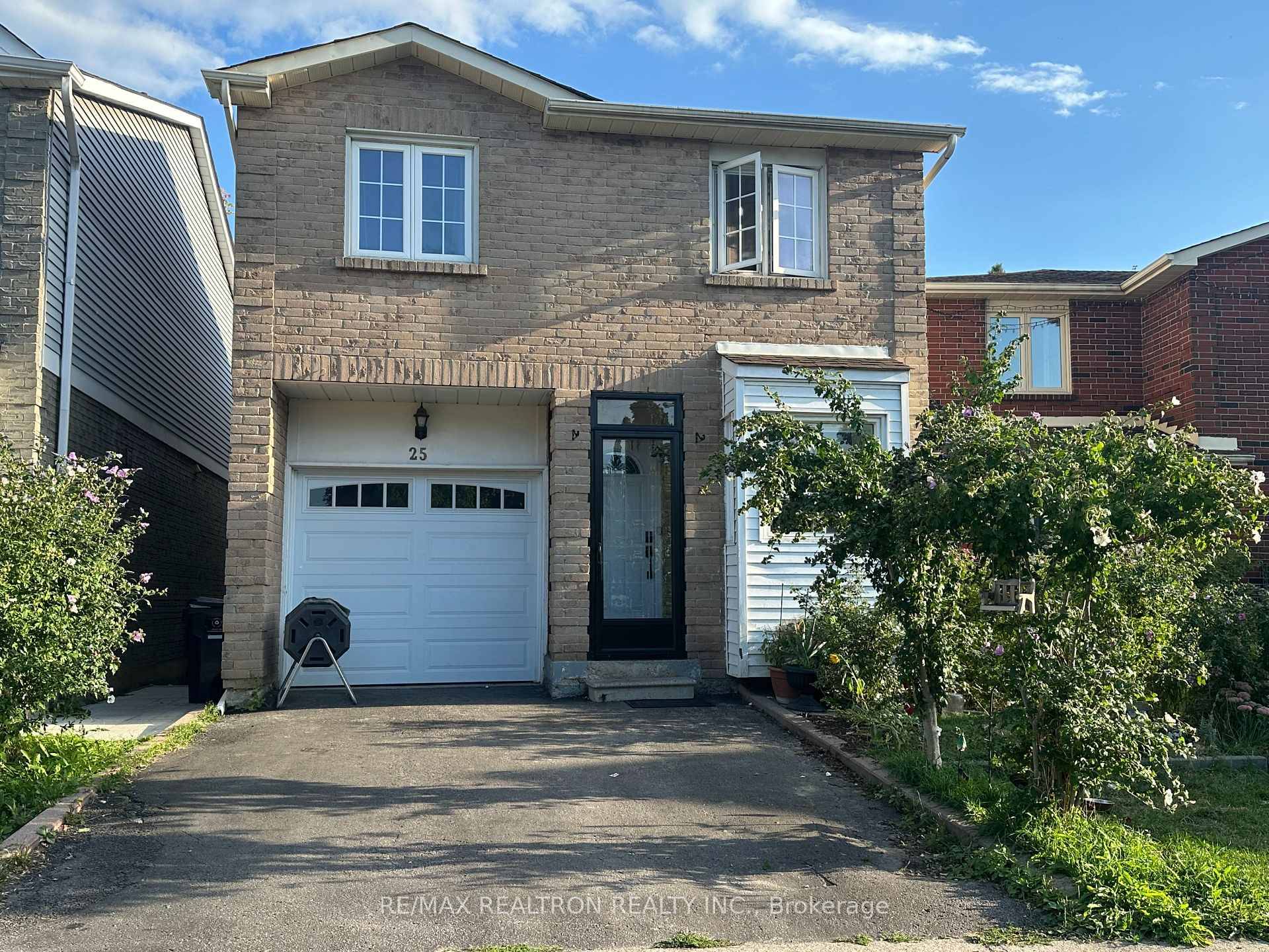Steps Into This Beautifully Maintained Blacksplit, 3 Bedroom, 3 Bathroom Family Home, Located In The Heart Of Scarborough.