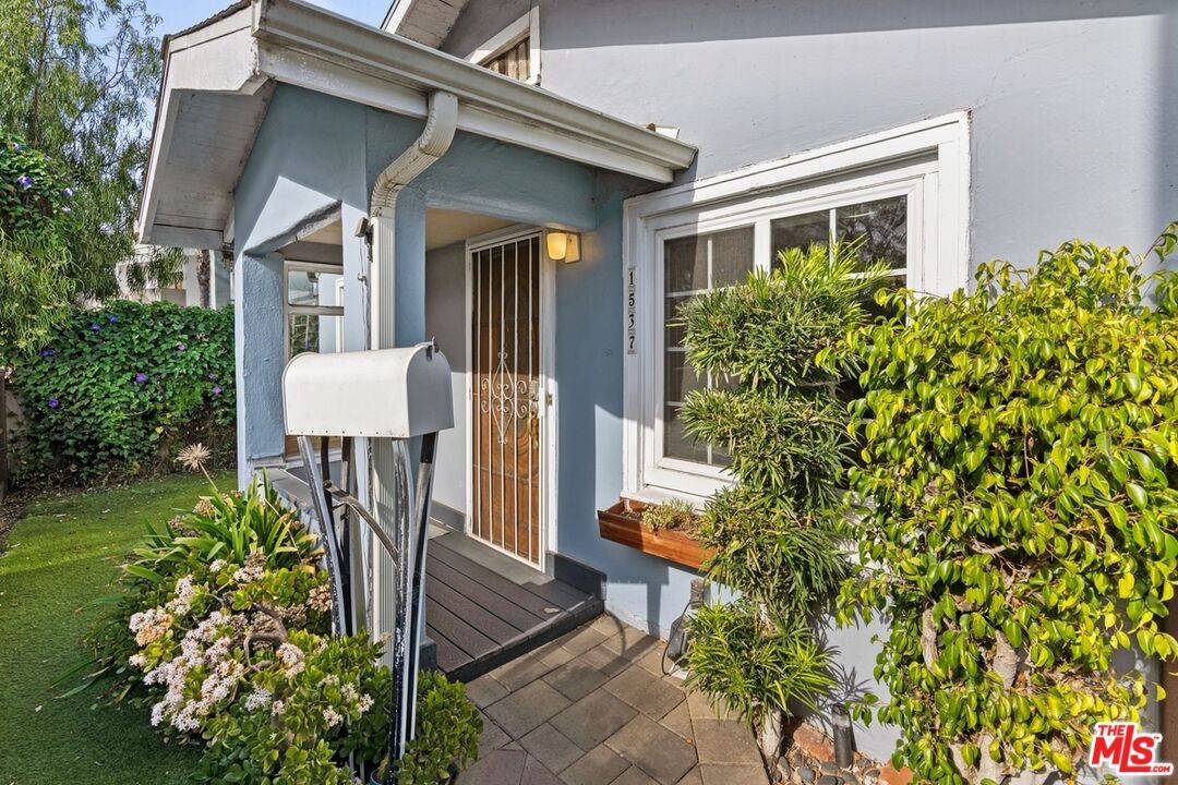 1537   Cabrillo Ave 2BR Marina Del Rey La