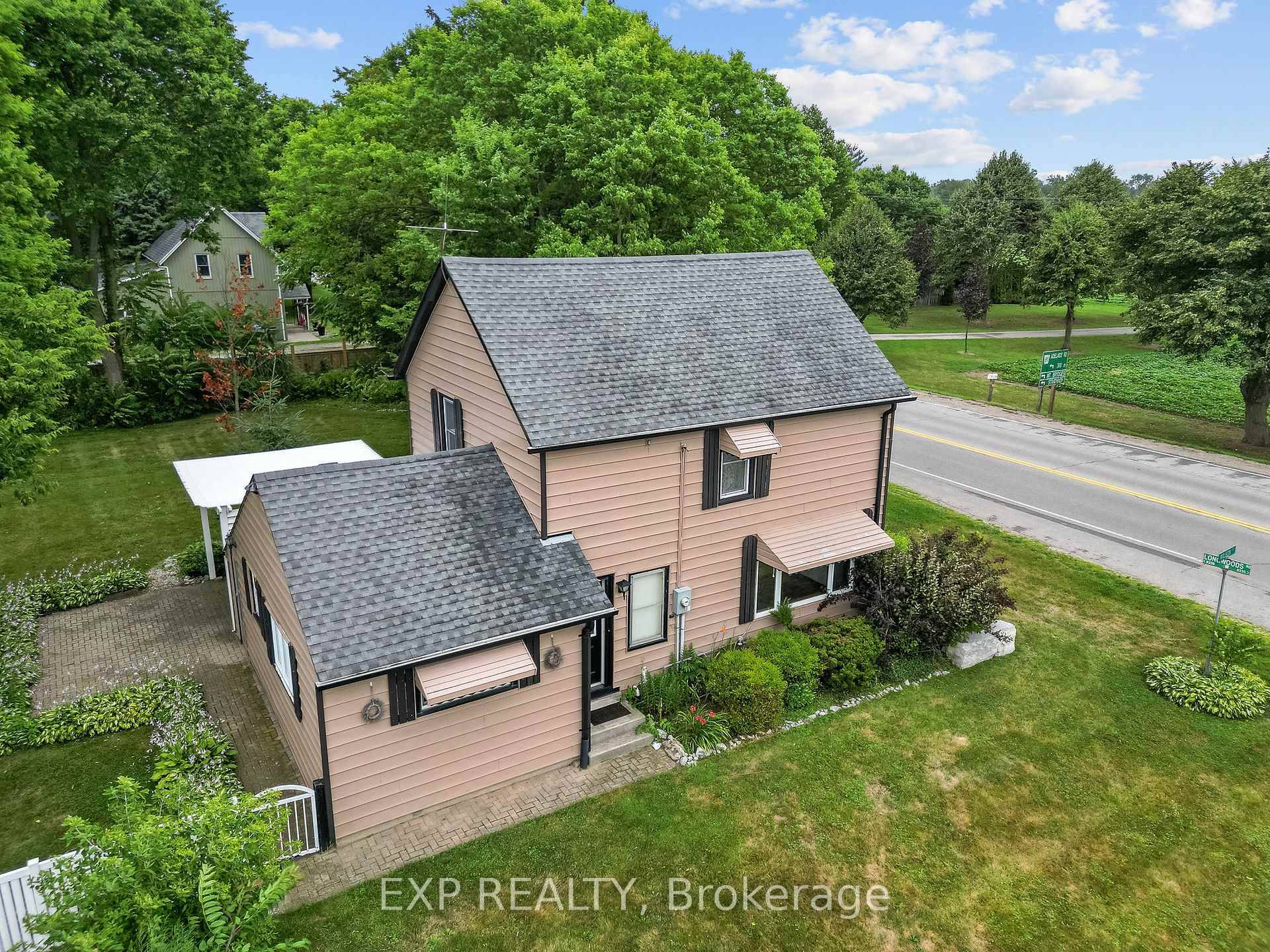 Set on a beautifully landscaped 0.