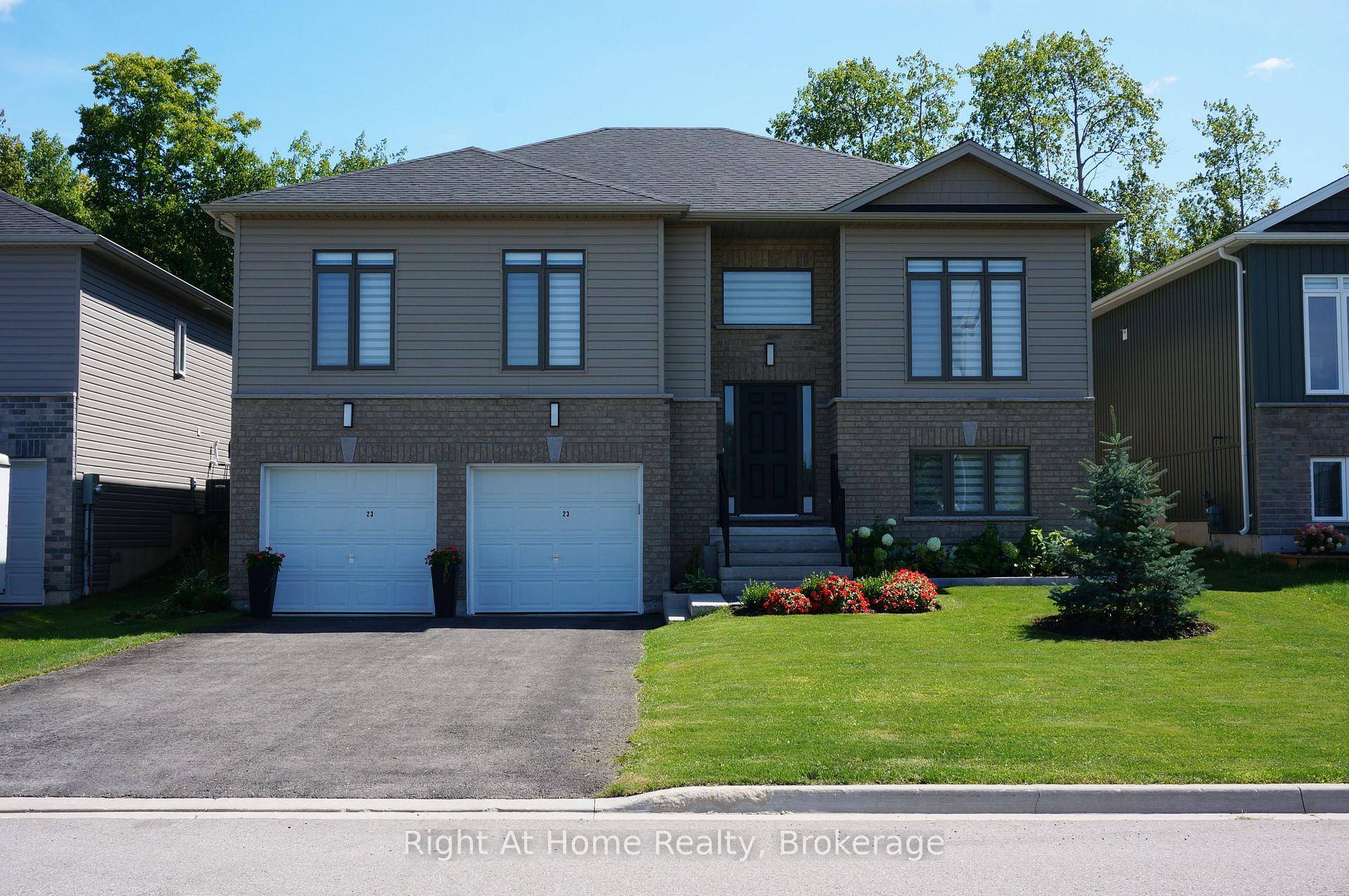 Welcome to this spacious and inviting raised bungalow on a premium sized lot in the sought after Victoria Glen neighbourhood of Victoria Harbour.
