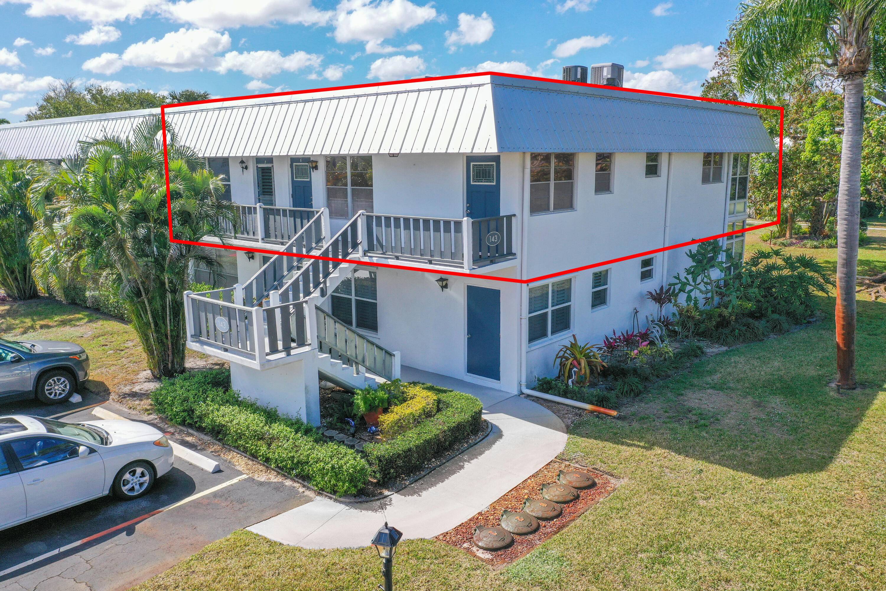 Beautiful End Unit in Desirable Village 8 The Perfect Florida Retreat !