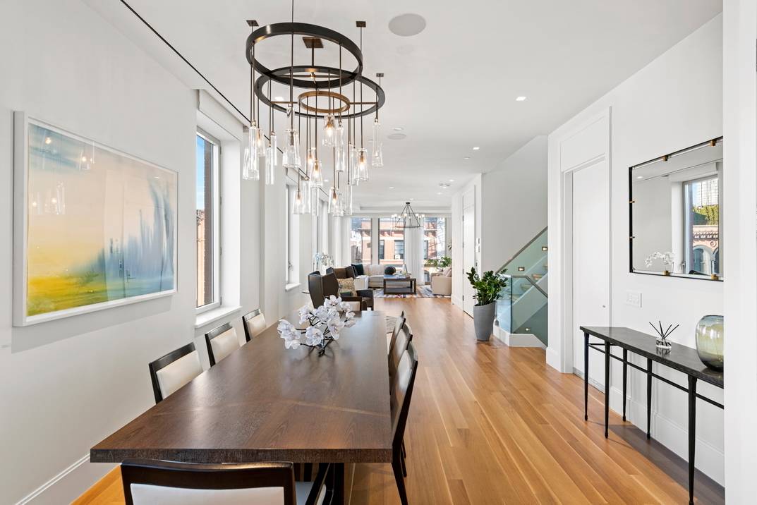 PRIME SOHO NEW CONSTRUCTION CONDO PENTHOUSE ON WOOSTER STREET ENTERTAINER S ROOFTOP WITH FIREPLACE, OUTDOOR SHOWER, CINEMA, BATHROOM AND MORE !