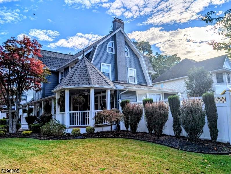 Classic Charm with Modern Luxury !