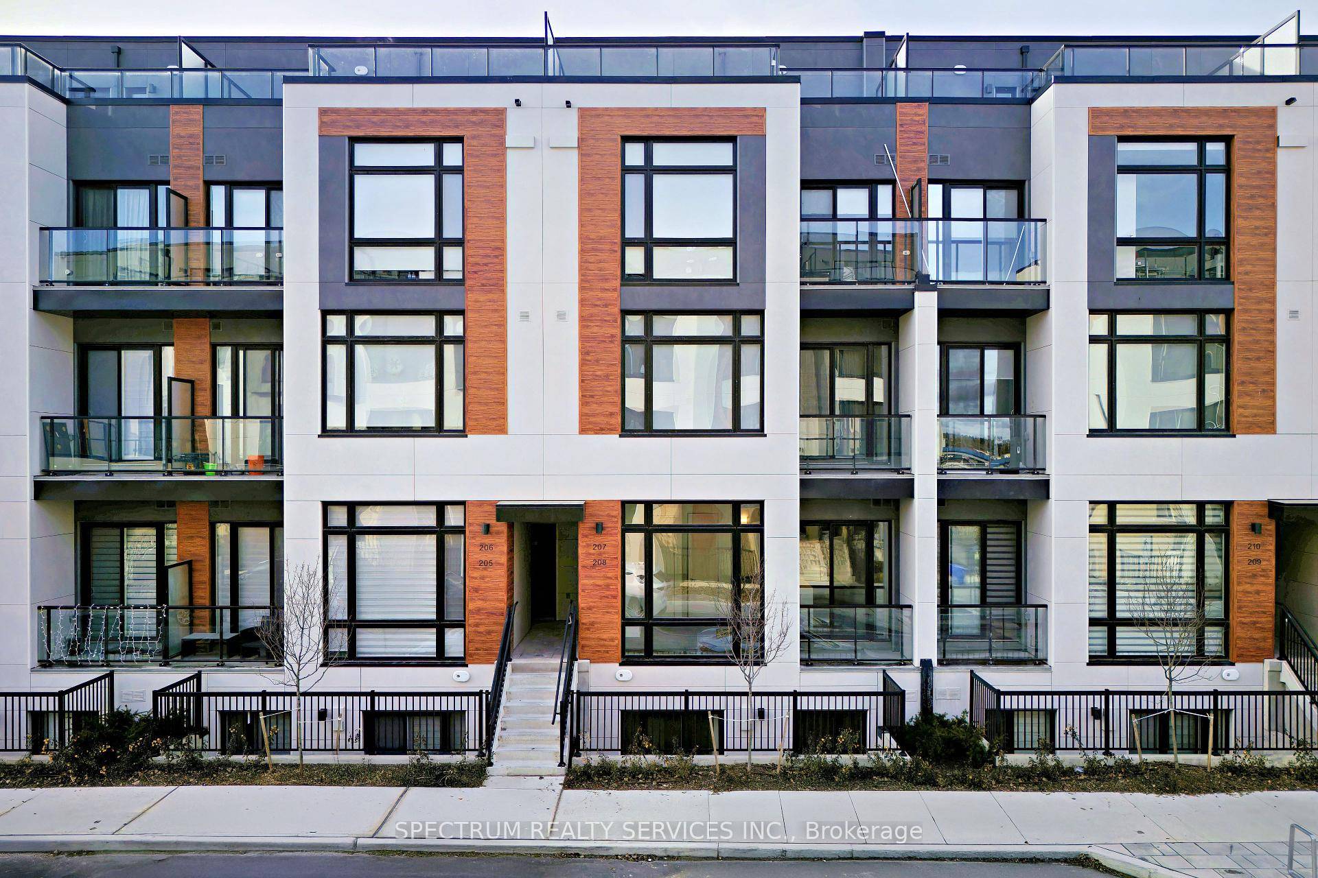 Conveniently located at Elgin Mills and Bayview, this 2 bedroom Stacked Townhome unit facing East with features a Balcony on the main level and and a Terrace on the bedroom ...
