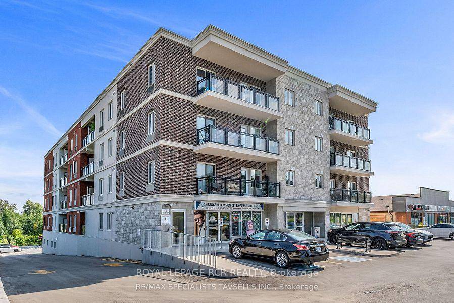 Delightful corner unit providing an abundance of light with 2 bedrooms, both with walk in closets, 1 1 2 baths,.