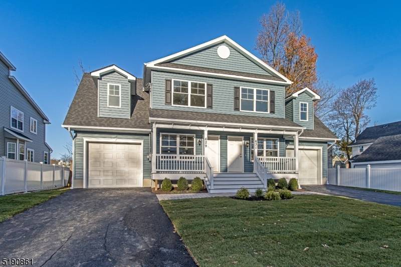 For Rent Modern 4BR 3. 5BA Townhouse Garage, Fenced Yard, and More !