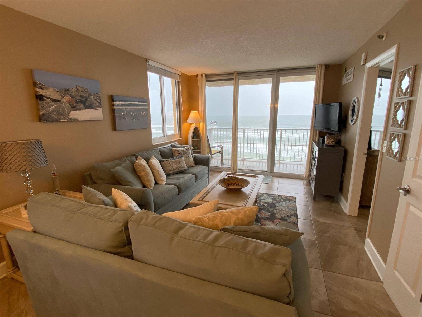 DIRECT OCEANFRONT PANORAMIC VIEWS WALK TO FLAGLER AVENUE DOWNTOWN Available request availability and Rates from 3 nights, weekly, monthly Penthouse Paradise !