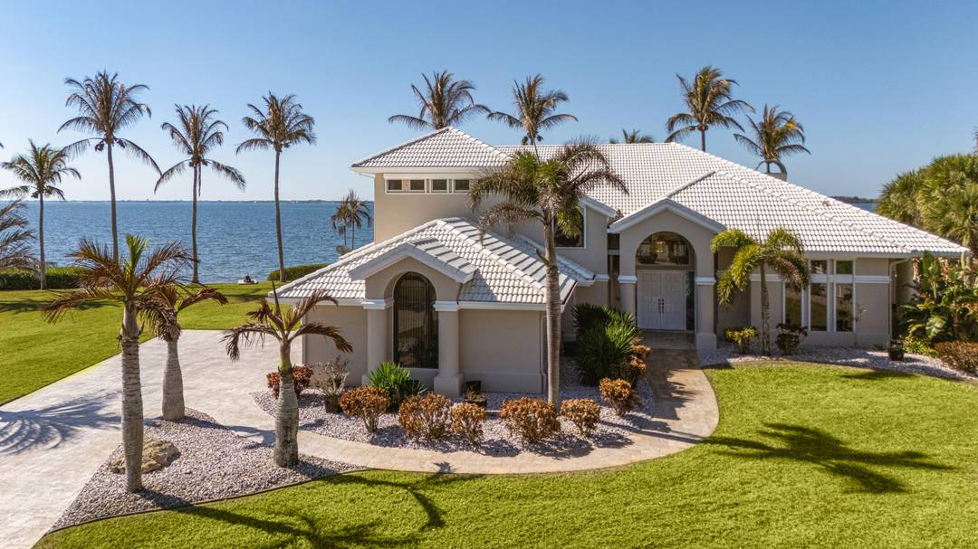 An exceptional offering of three cul de sac properties forming a private coastal compound.