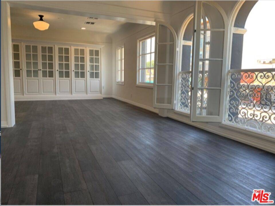 619  S La Brea AVE 1BR Hancock Park La