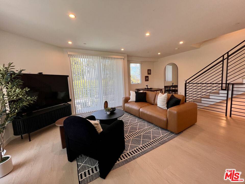 8926   Sawyer St 4BR Beverlywood La