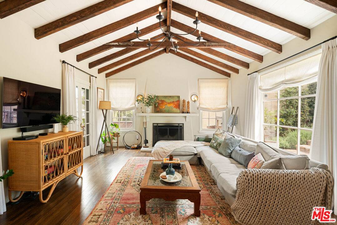 3734   Fredonia Dr 3BR Hollywood Hills East La