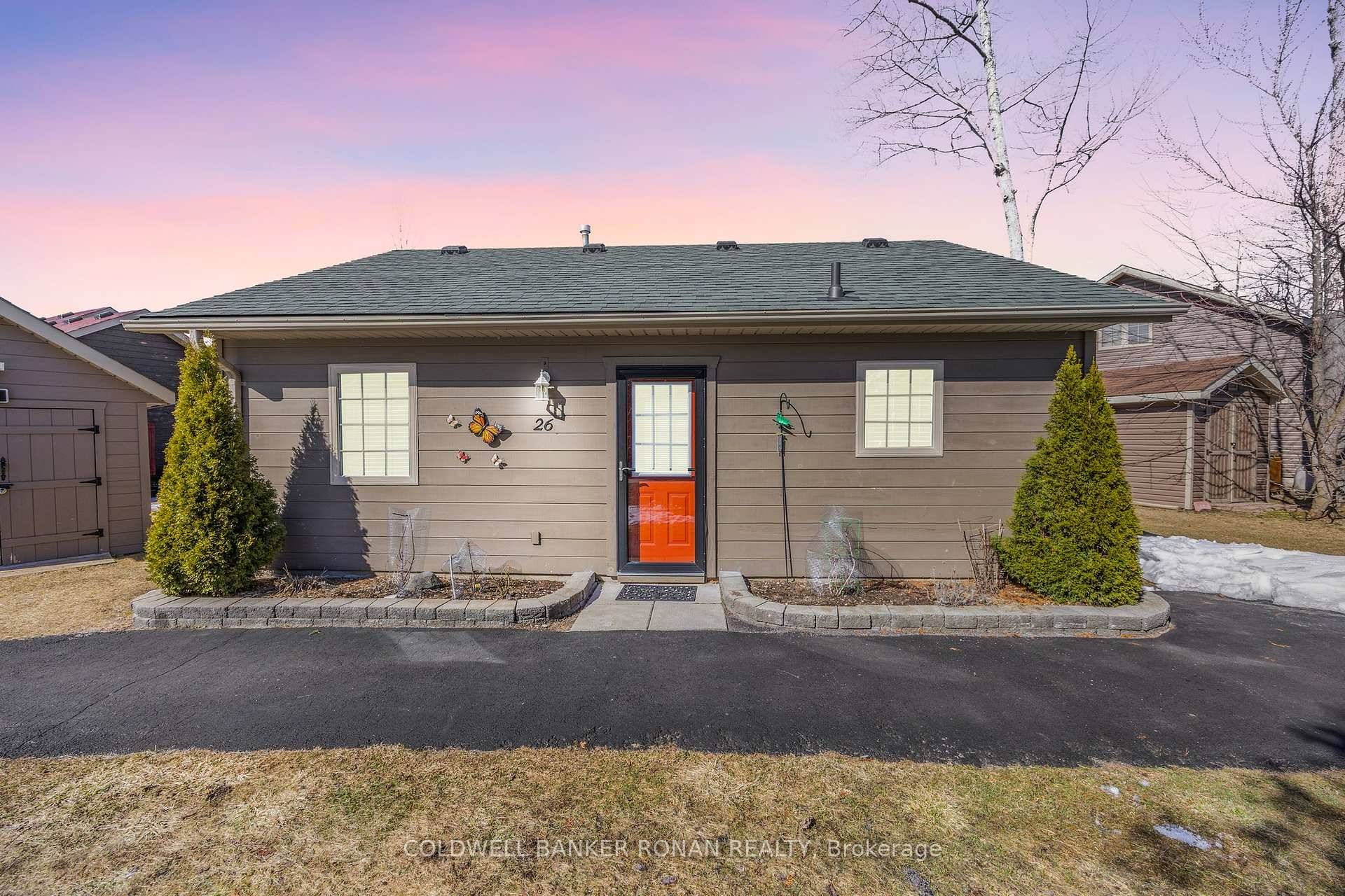 Discover the perfect blend of tranquillity and resort style living at this lovely waterfront cabin in the heart of Wasaga Country Life Resort.