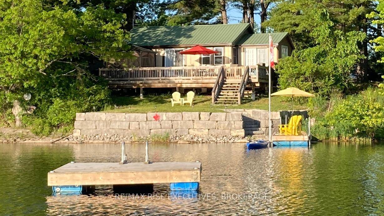 Charming Cottage on Lyndhurst Lake 465k Lyndhurst Road, Lyndhurst, Ontario.