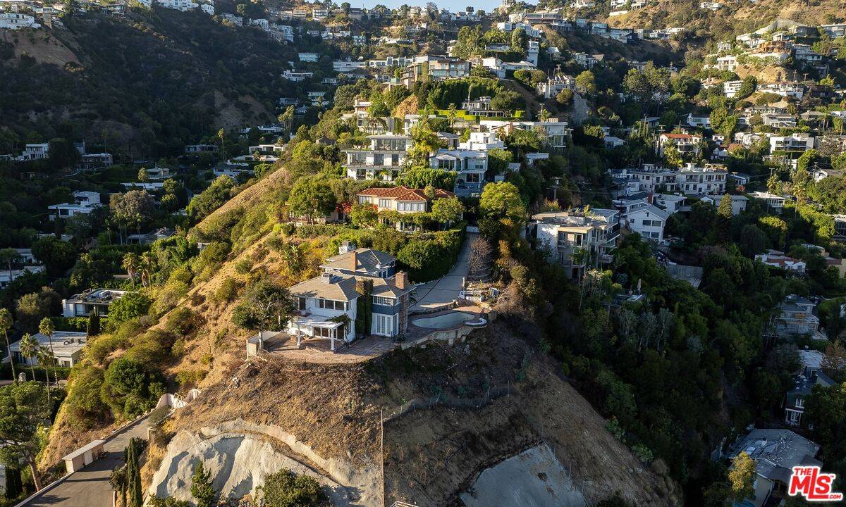8900   Evanview Dr 3BR Sunset Strip La