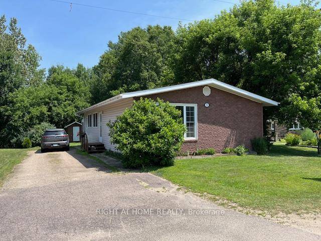 NOW Vacant Solid 3 bedroom 2 bathroom bungalow in central Barry's Bay.