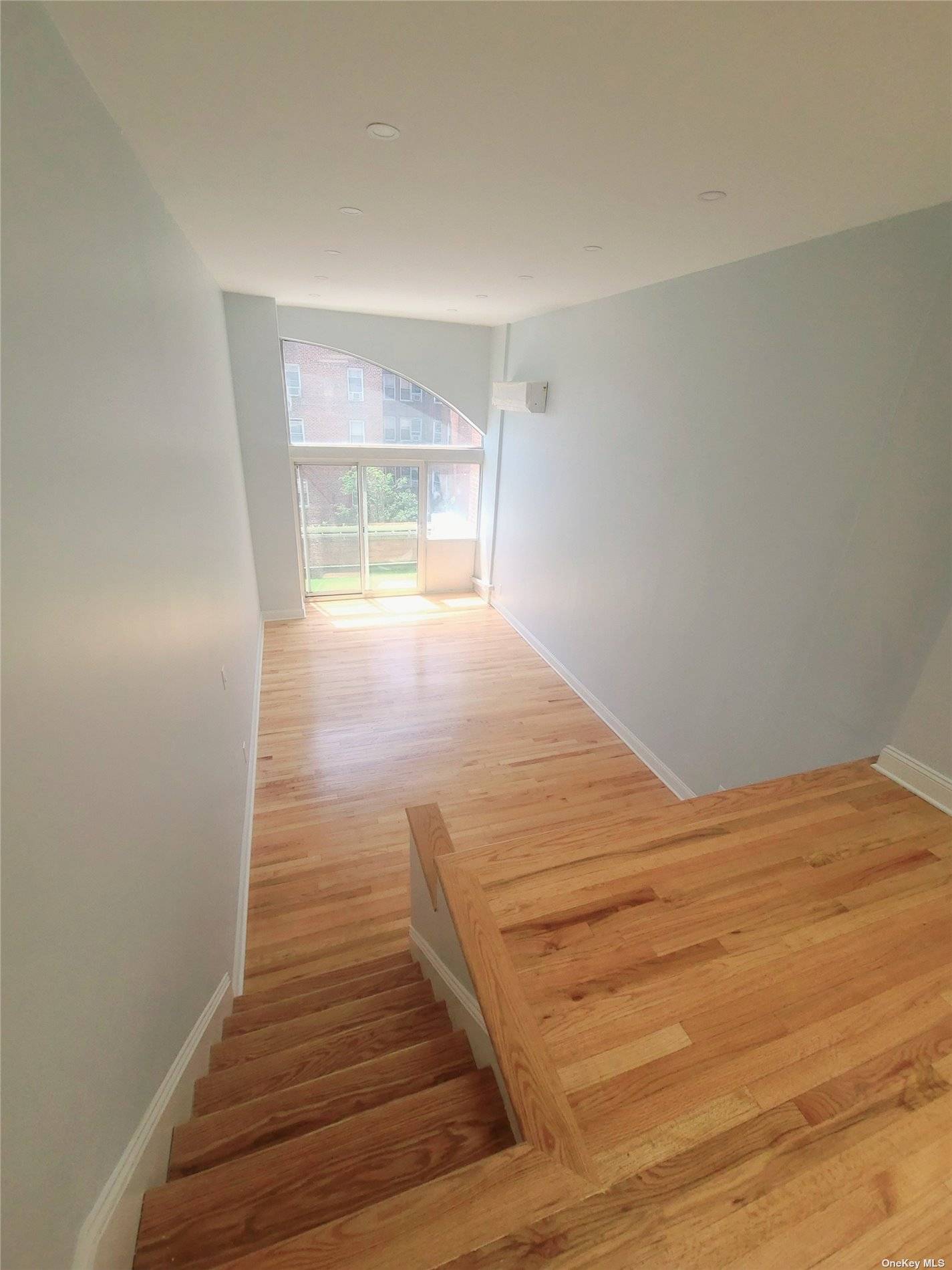 Penthhouse Dream 1Br Duplex with Large Terrace, Washer Dryer, Dishwasher, Near E F LIRR Full Gut Renovation, No Corners Cut, Pristine Quality !