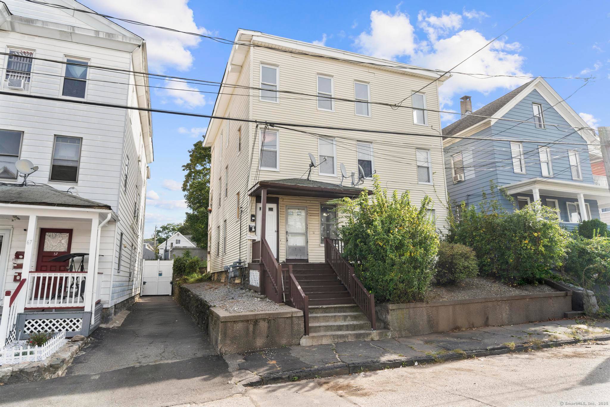 Amazing opportunity in Waterbury's South End neighborhood ideal for owner occupants or investors !