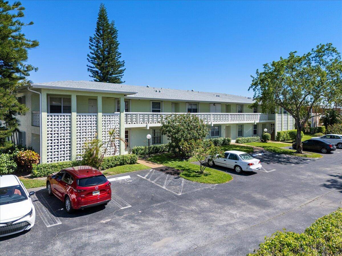 Fully renovated 2 bed, 2 bath corner unit in The Pines of Delray, a 55 community.