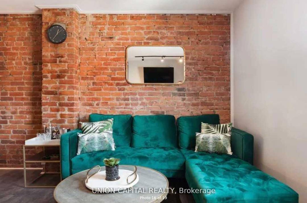 Fully Furnished Apartment In The Heart Of Roncesvalles.