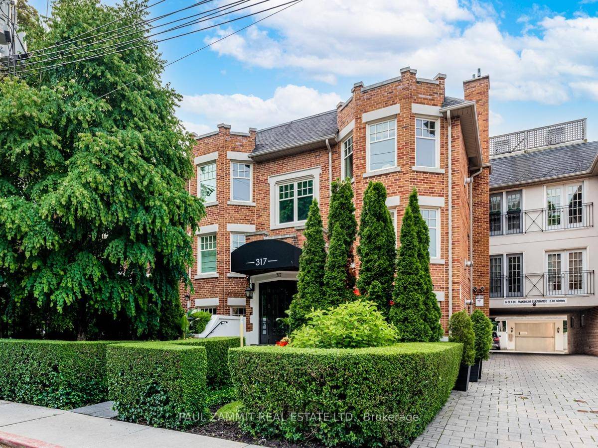 Welcome to this recently renovated 1 1 Bdrm elegantly appointed home in the heart of the Forest Hill Village.