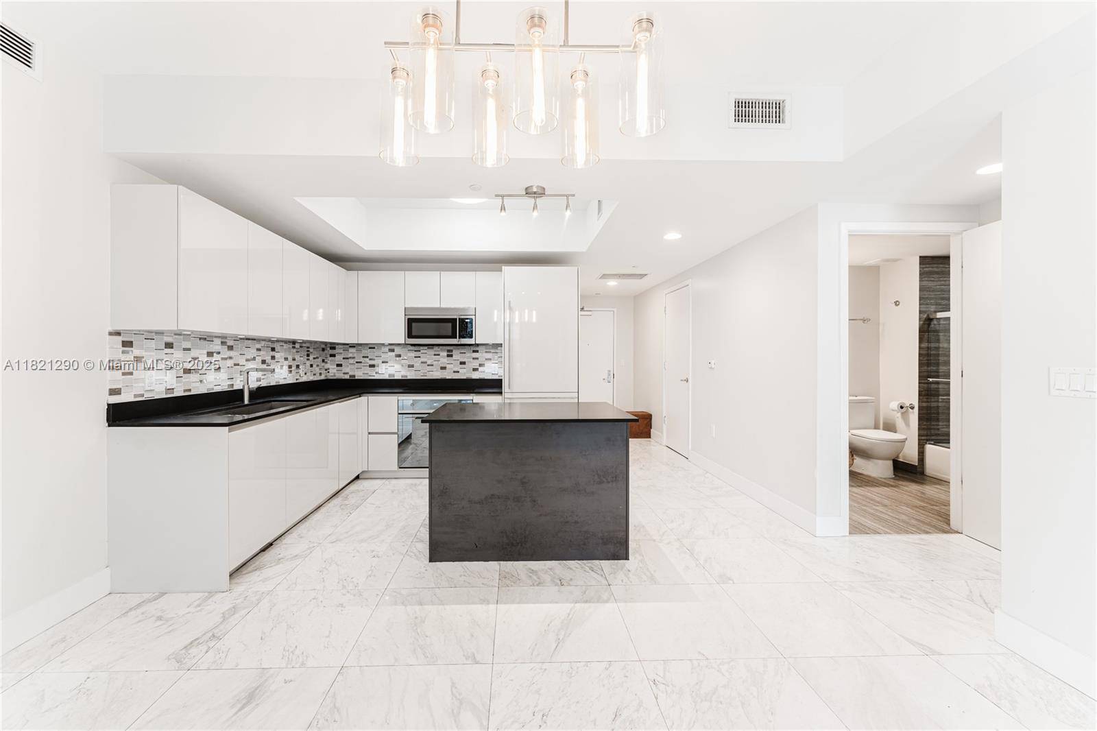 INVESTORS This condo has a qualify long term tenant who just moved in July 1, 2025.