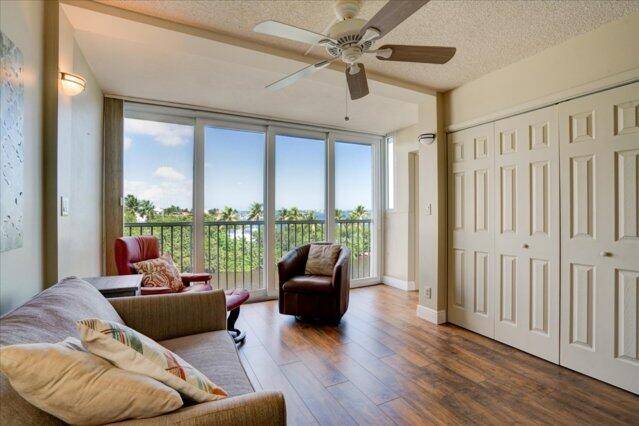 Welcome to Seacrest Villas a hidden gem with stunning Intracoastal water views from this 2 bedroom 2 bathroom split layout condo.