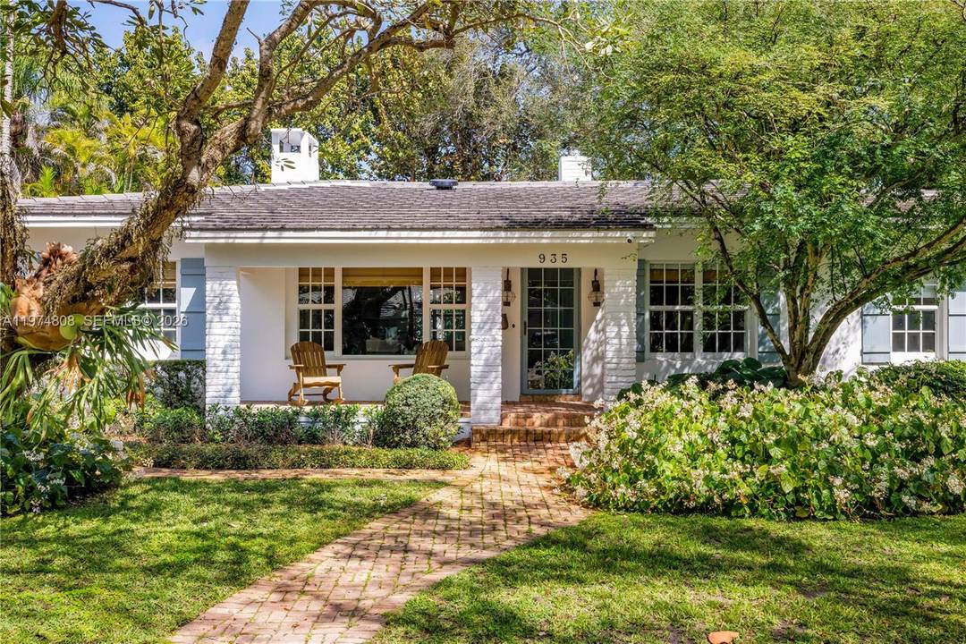 Nestled on a beautiful oak tree lined street in the highly sought after Golden Triangle, just steps from the iconic Biltmore Hotel, this elegant 5 bedroom, 3 bath residence welcomes ...