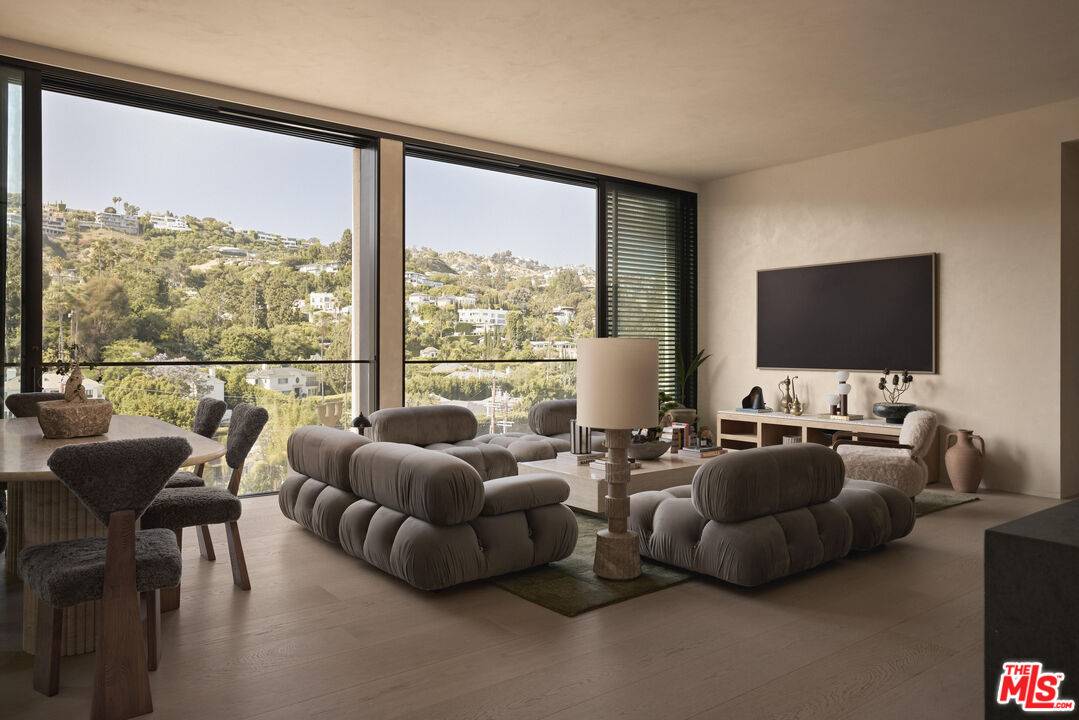 9040 W Sunset Blvd 2BR Sunset Strip La