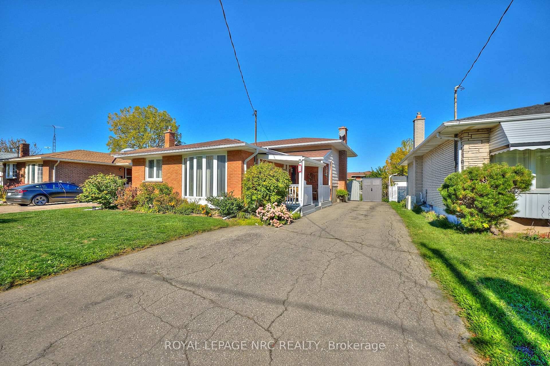 Welcome to this pristine 4 level backsplit In Law Potential located in the desirable North End of St.