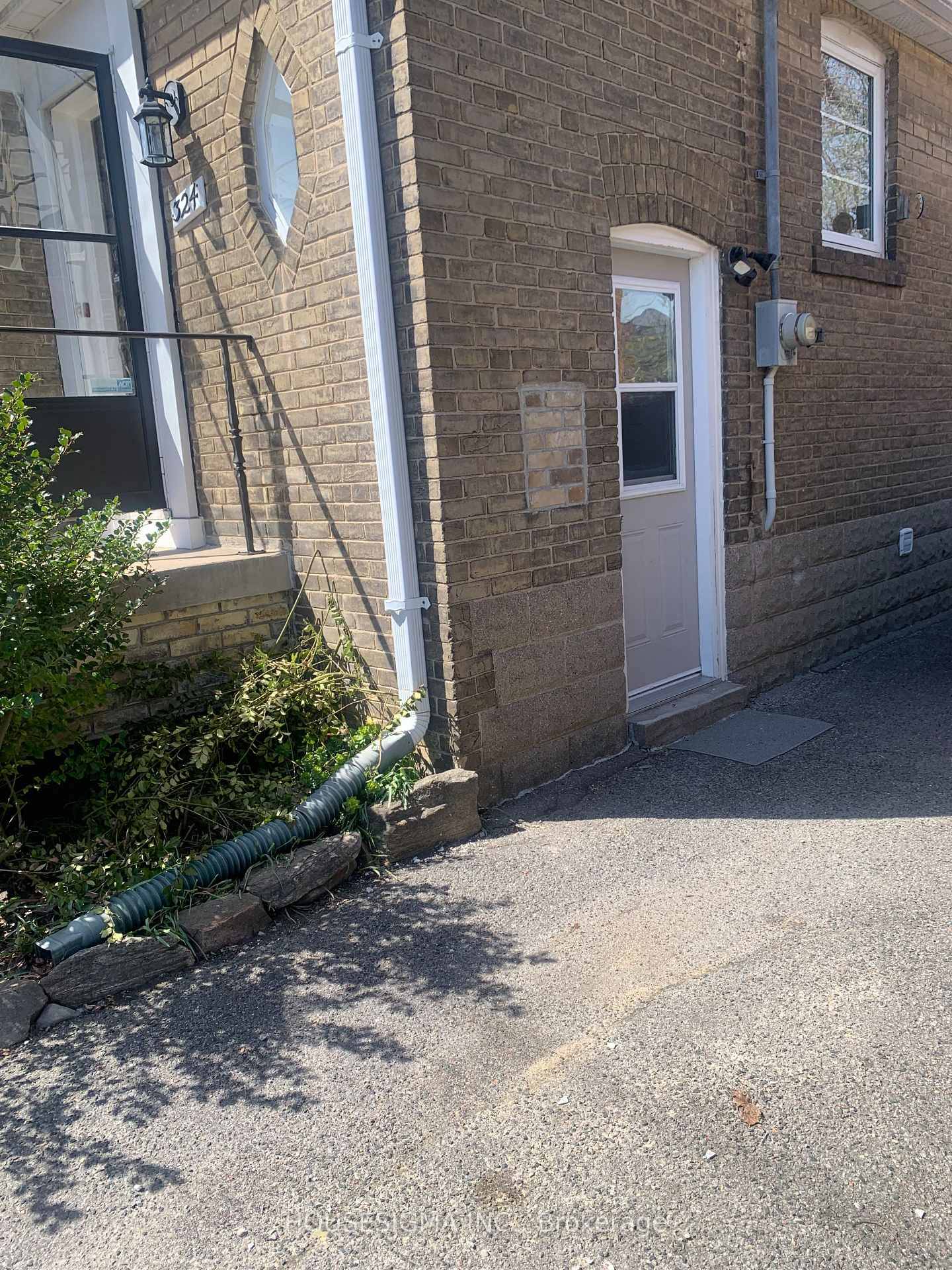 Avenue amp ; Lawrence, Newly Renovated Basement Apartment, One Bedroom, Open Concept Kitchen Living Dining, Specious Bedroom, Ensuit Washer amp ; Dryer, Separated Entrance and Very Private.