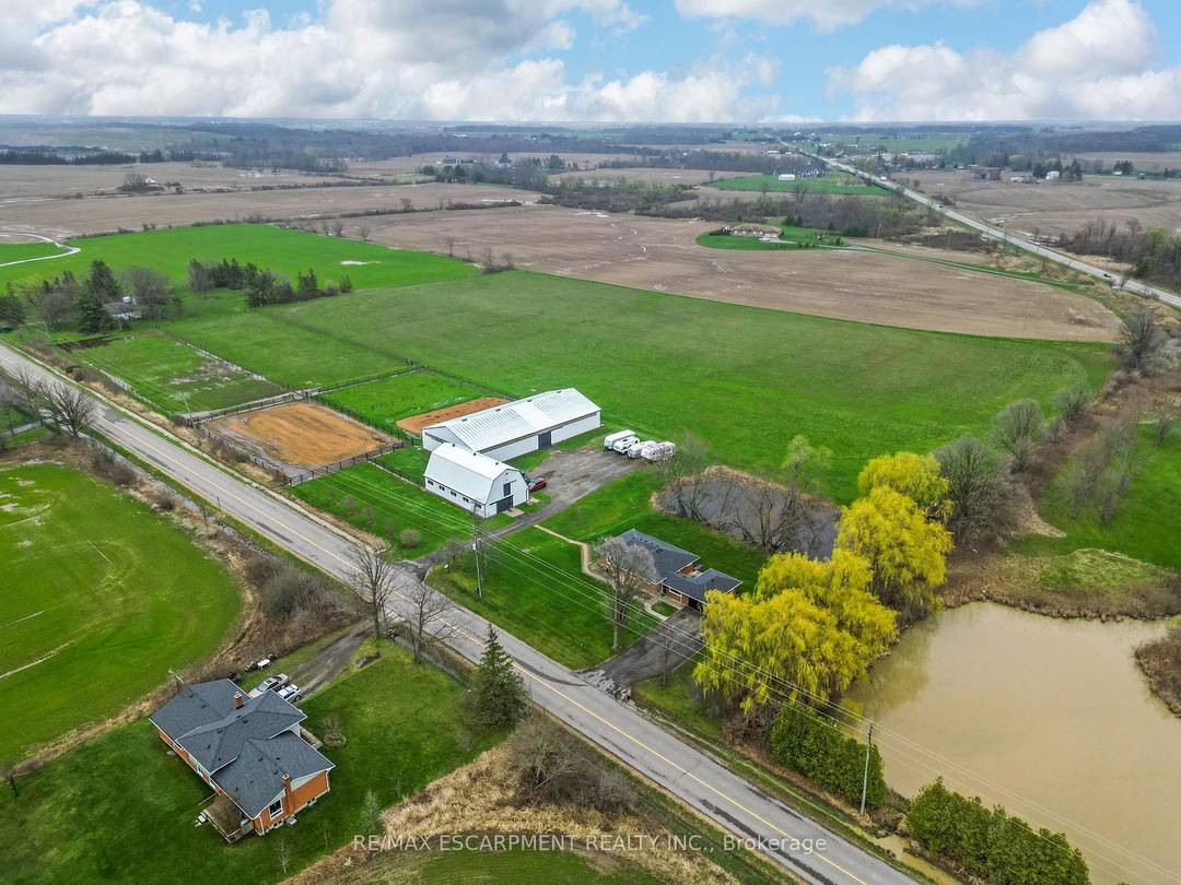 Escape to the country and embrace the equestrian lifestyle just minutes from Binbrook and nearby golf course.