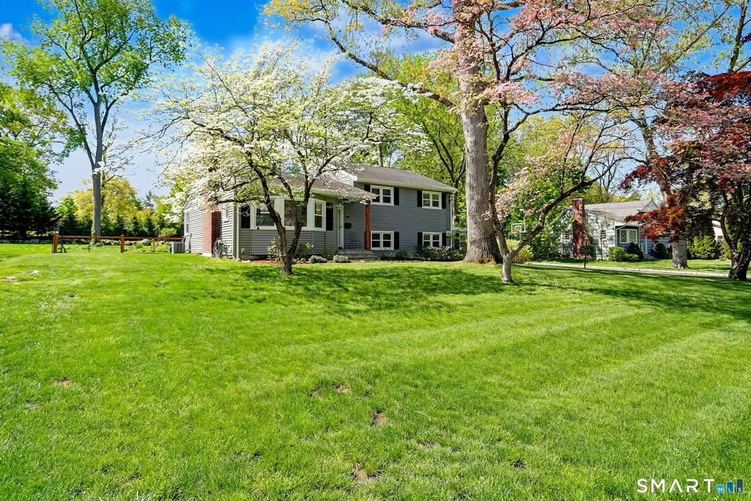 Pepper Ridge is one of those Stamford neighborhoods buyers wait for quiet streets, great commuting options, and a true neighborhood feel.