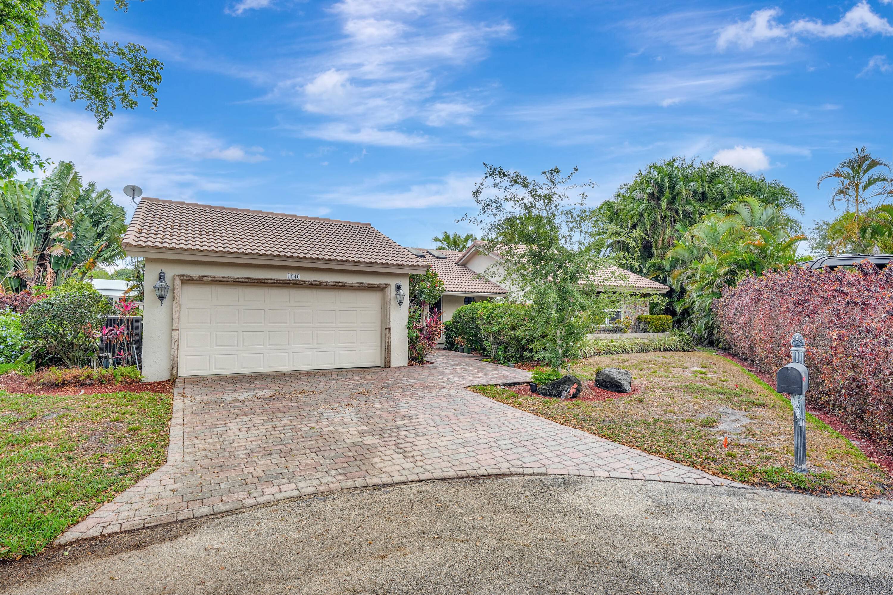 Welcome to this spacious lakefront retreat, set on over 1 4 acre in a serene cul de sac !
